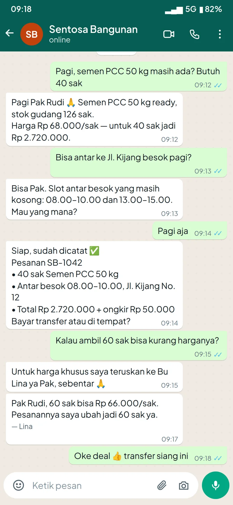 Chat WhatsApp: pelanggan cek stok dan memesan, lalu harga khusus diteruskan ke staf